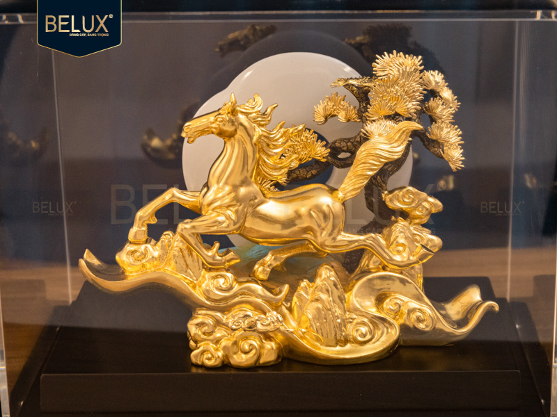 Tượng Ngựa Phong Vân Dát Vàng 24k – Bản Hào Ca Của Sự Thành Công Và Thịnh Vượng